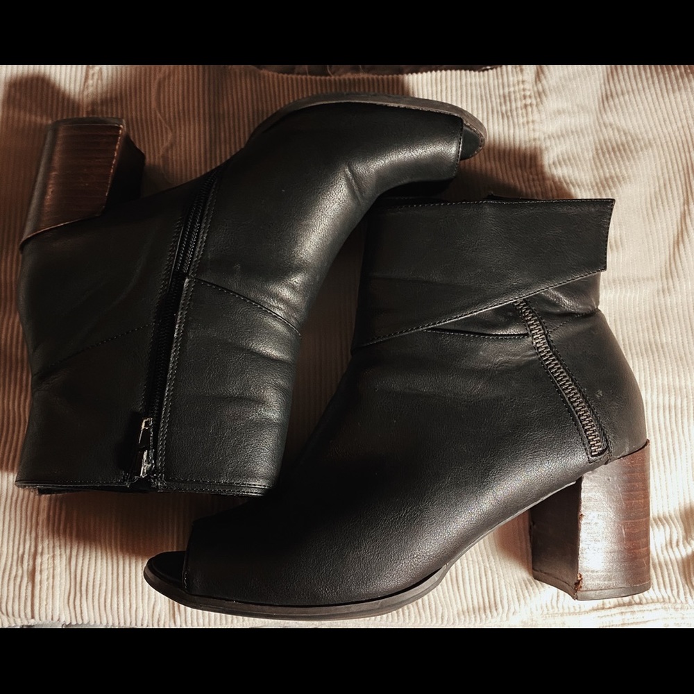Mari. A Open Toe Ankle Booties